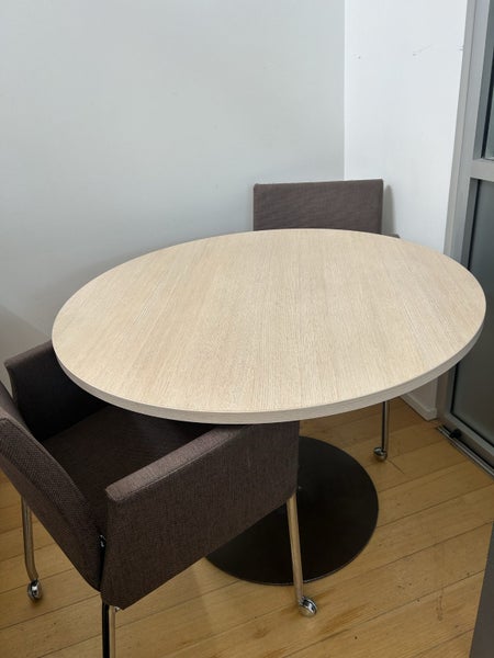 Small office meeting table and two chairs Carousel 3