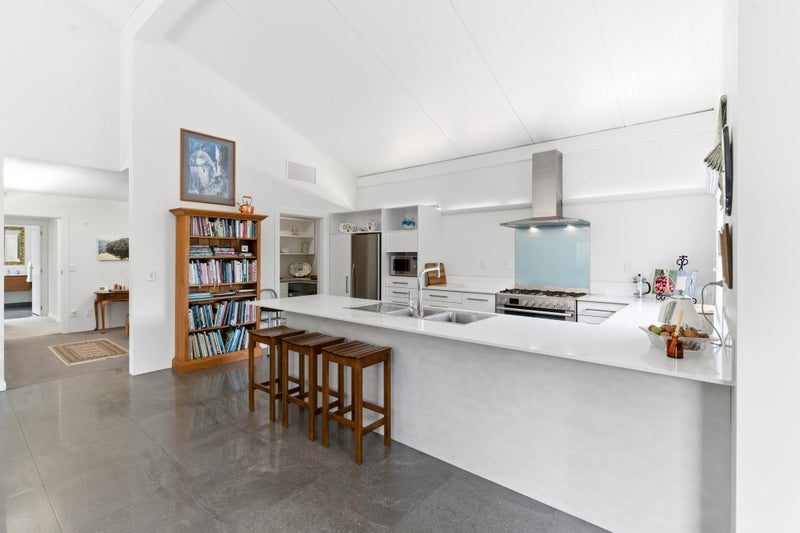 Solar-Powered. Eco-Smart. Ultra-Comfortable.64537330051201113