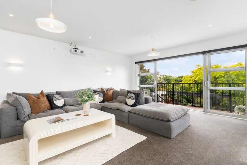 Lifestyle, Views and Space64537623025537112