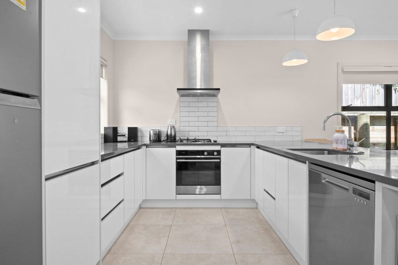 Private, Sunny & Hukanui School Zone64537818255490112