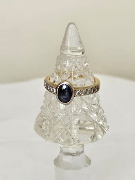 Carats Sapphire and Diamond ring Carousel 1