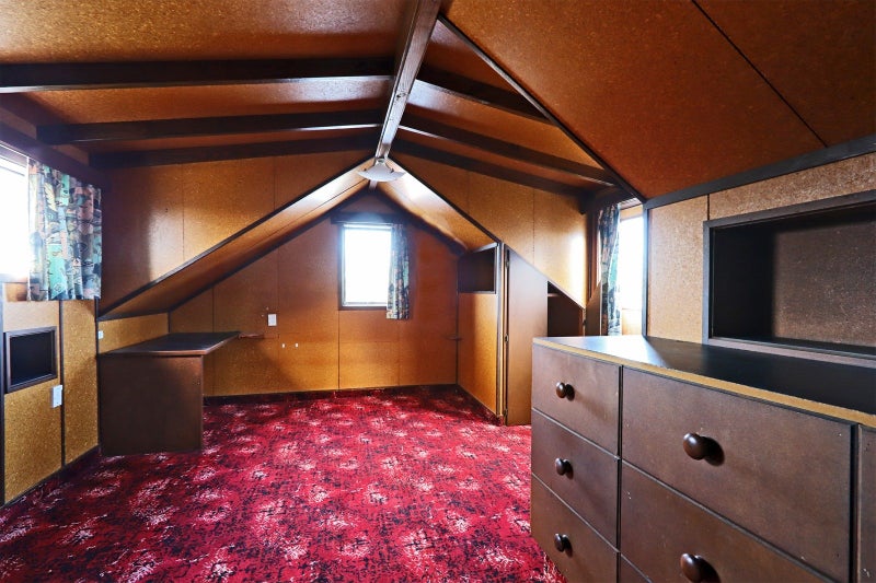 Fully Fenced with single garage and carport64538112557826113