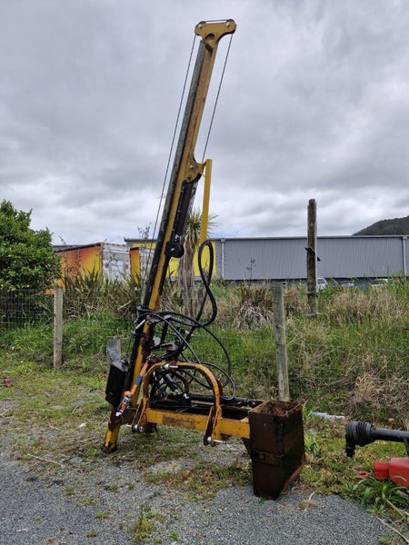 Used Side-Mount Post Driver - 4.5m Hydrorammer ($14,900 + GST) Carousel 1