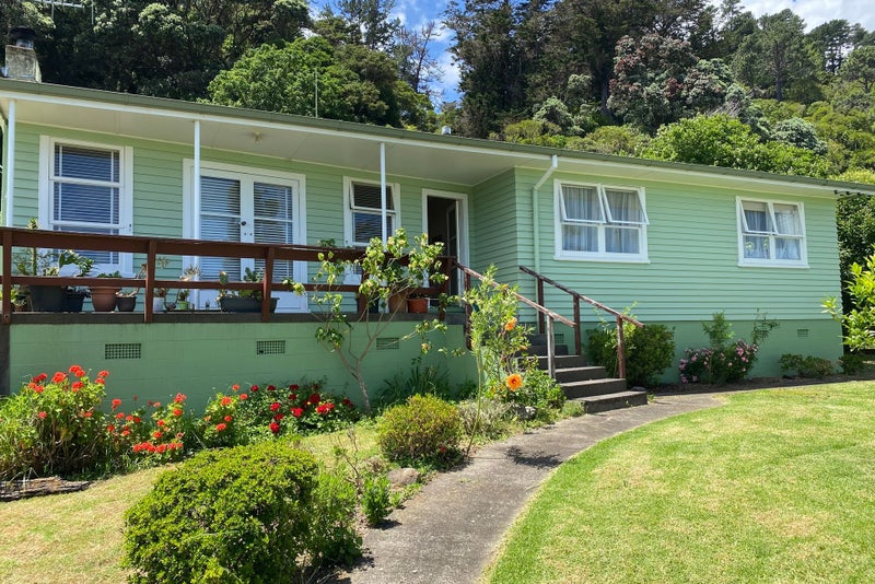 Lifestyle, Location & Loads of Potential!64538210933763110