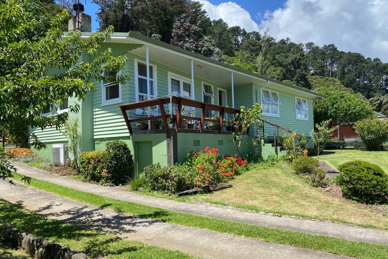 Lifestyle, Location & Loads of Potential!64538210933763112