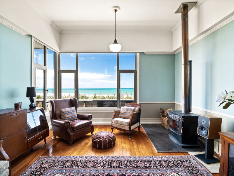 Modern style, classic charm, dramatic sea views64615811052929112