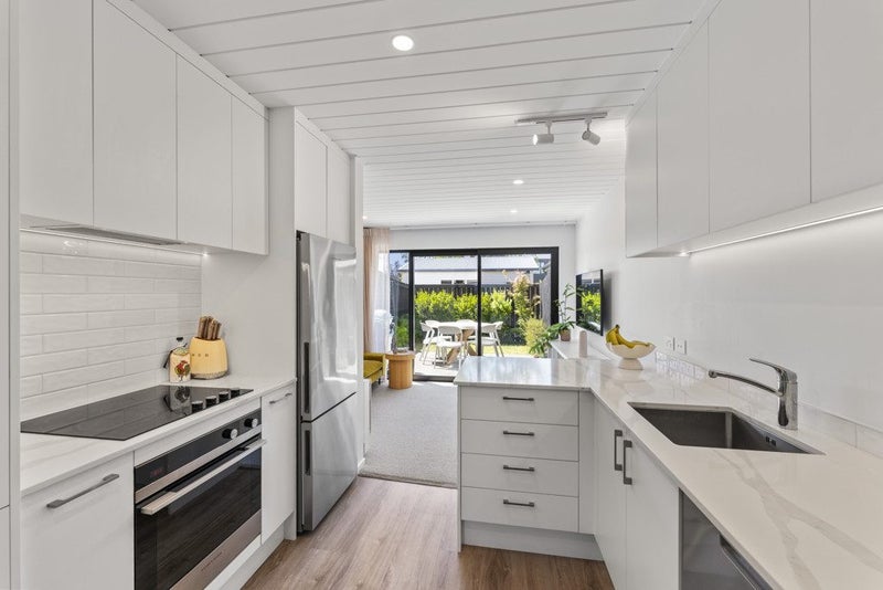 Smart Buying with Serious Style64538605217538111