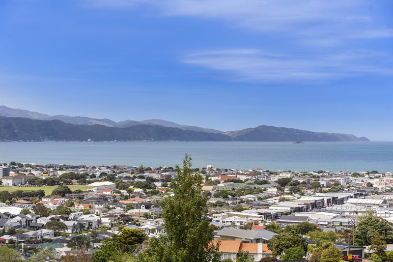 Scale, sunshine and spectacular views64538696838786112