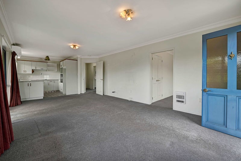 LOW MAINTENANCE AND FULL OF LIGHT64538696855043111