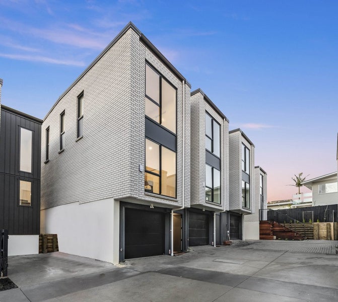 165 sqm, Tandem Parking, Enquiry Now64538901164802111