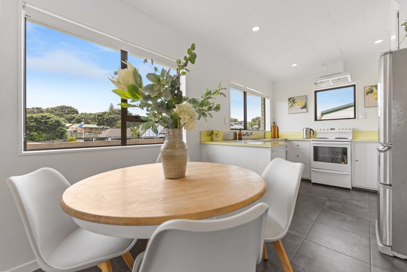 Sunny, solid, and just 600m to the beach!64538993883393114