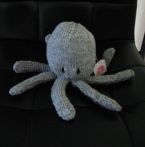 Novelty Toy - Octopus - NEW - Hand Knitted Carousel 1
