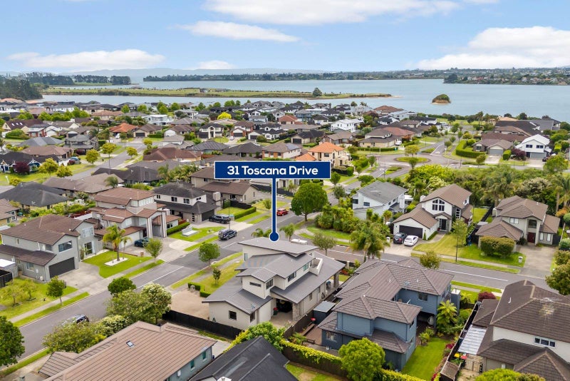 Architecturally - Designed Family Home64539179727745112