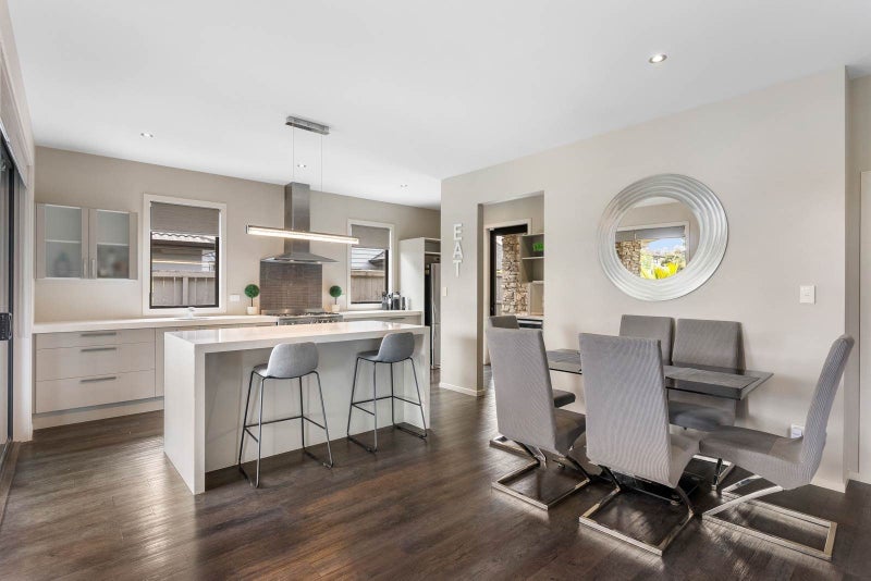 Architecturally - Designed Family Home64539179727745114