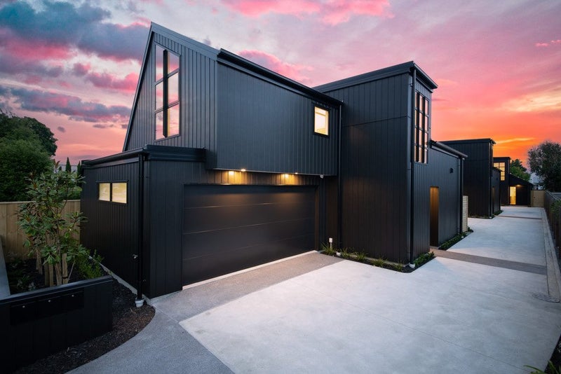 New City-Fringe Stand-Alone - MUST GO BEFORE XMAS64539577475842110