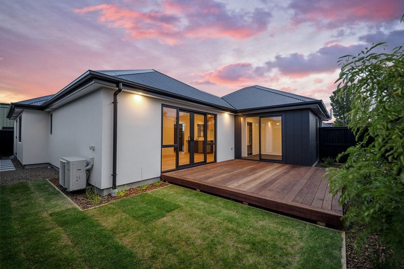 Move-In Ready! Three-Bed with Garage64539478233858111