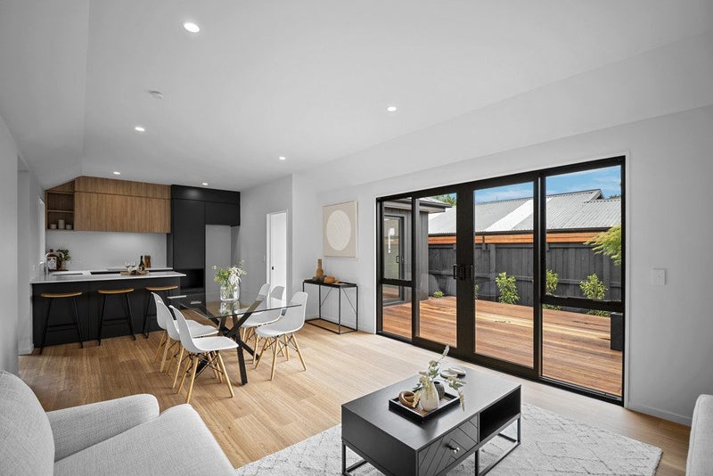 Move-In Ready! Three-Bed with Garage64539478233858112