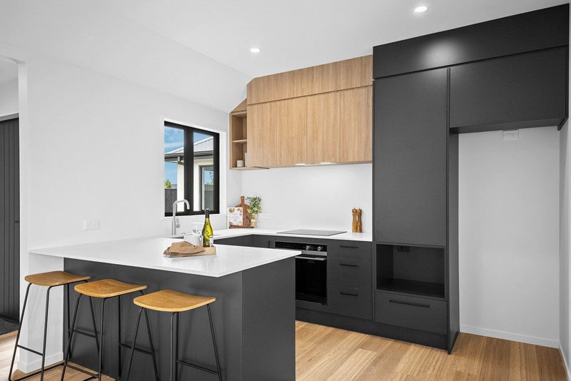 Move-In Ready! Three-Bed with Garage64539478233858114