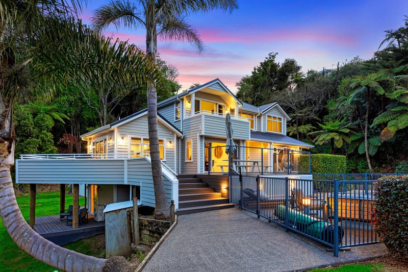 Three-Level Lifestyle Oasis Minutes From Town64539378725121112