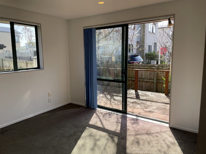 Mangere, 4 bedrooms64539294168451110