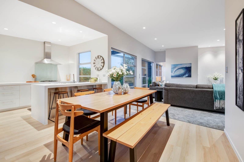 Contemporary Cool: Breaks the Mould, Not the Bank64539294218754114