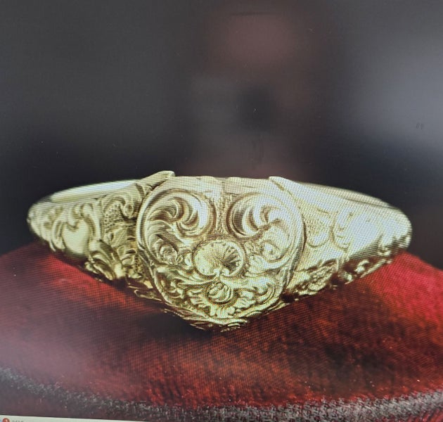 1820's Georgian "love- heart locket" ring - 15/9ct gold Carousel 2