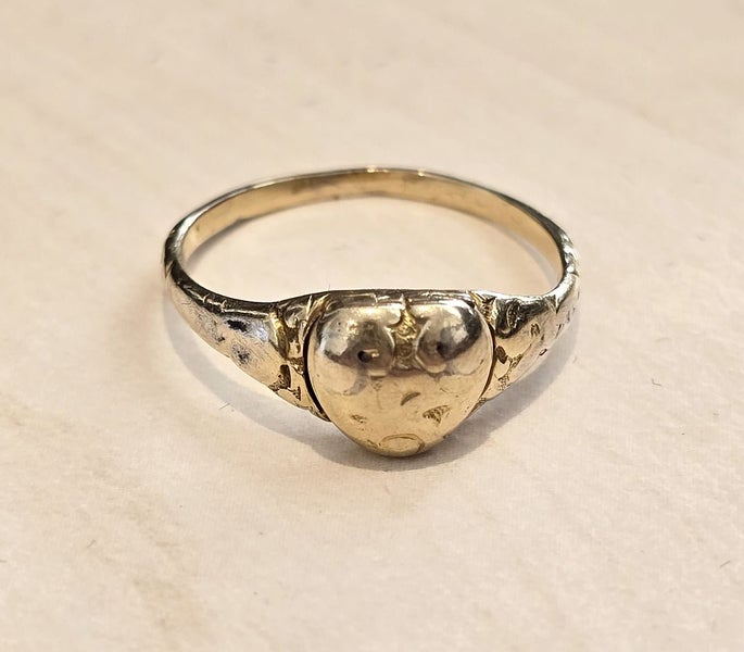 1820's Georgian "love- heart locket" ring - 15/9ct gold Carousel 1