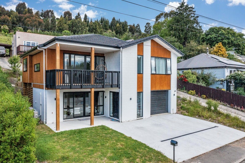 Bright modern home with panoramic views64539478281857110