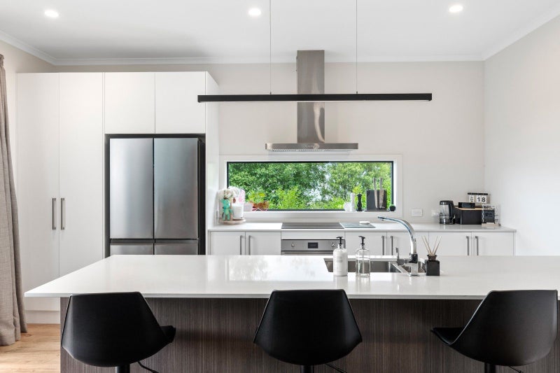 Bright modern home with panoramic views64539478281857111