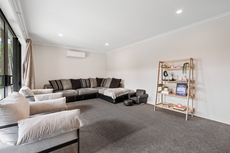 Bright modern home with panoramic views64539478281857114