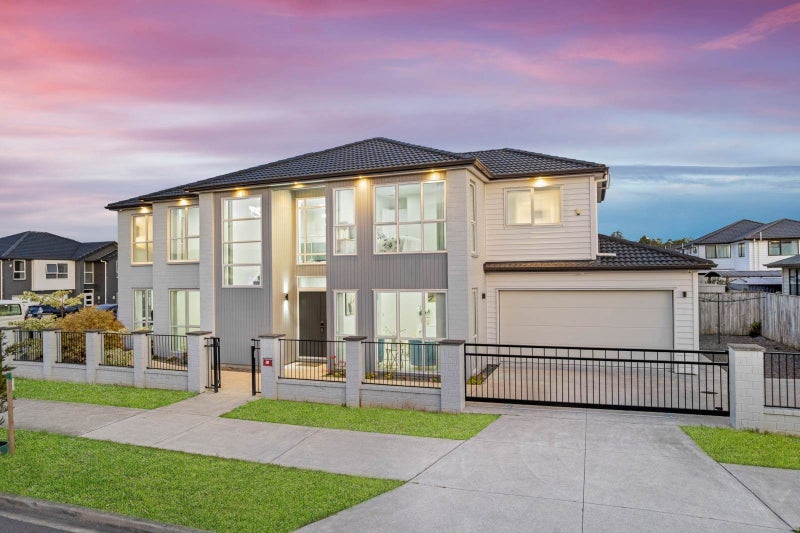 A Grand Corner Masterpiece - Vendors Must Sell!64539577224834112