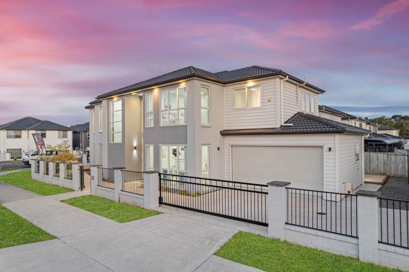 A Grand Corner Masterpiece - Vendors Must Sell!64539577224834113