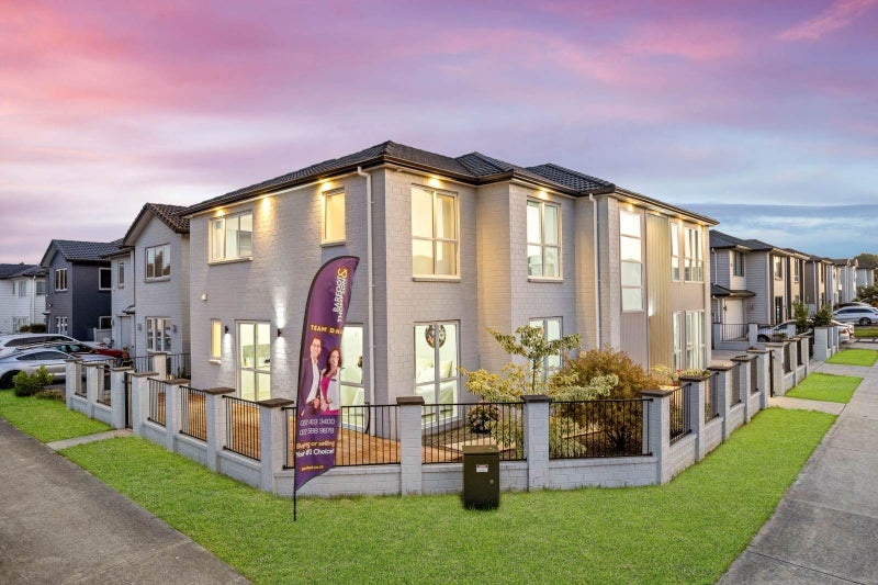 A Grand Corner Masterpiece - Vendors Must Sell!64539577224834114