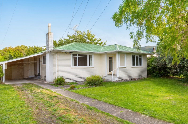 Sunny 1950s classic with modern comforts64539577443330110