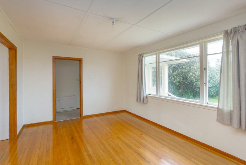 Sunny 1950s classic with modern comforts64539577443330114