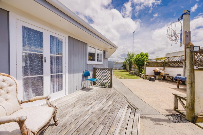 Dual title investment with development potential64624798344705114