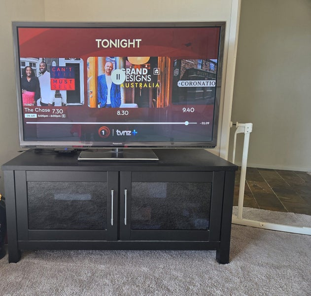 50" TV + CABINET Carousel 1