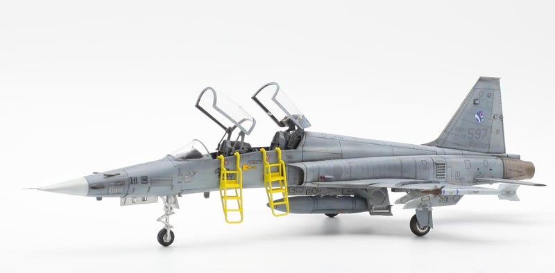 KF-5F (Academy, 1/48) Finished Model Carousel 1