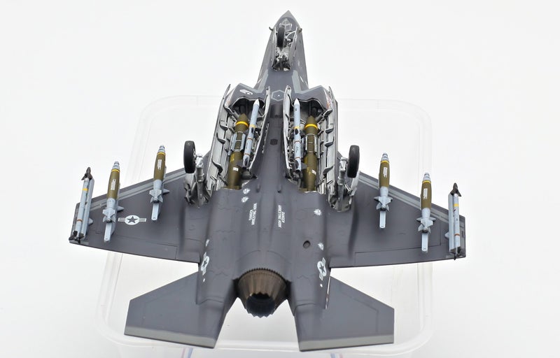 F-35A (Academy, 1/72) Finished Model Carousel 1