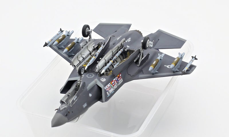 F-35A (Academy, 1/72) Finished Model Carousel 2