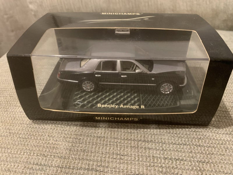 Minichamps Bentley Arnage R Carousel 1