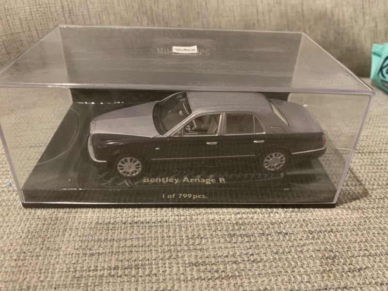Minichamps Bentley Arnage R Carousel 2