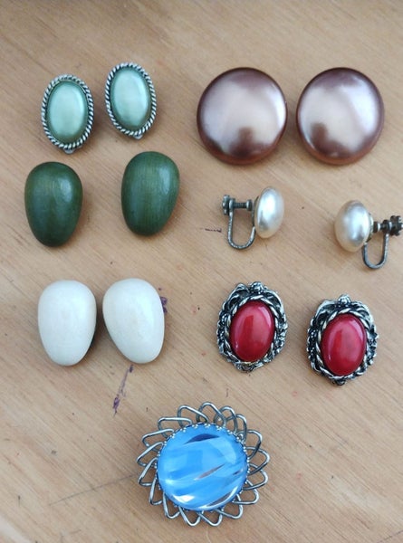 6x pairs Vintage Earrings + Brooch - Costume Jewellery Carousel 1