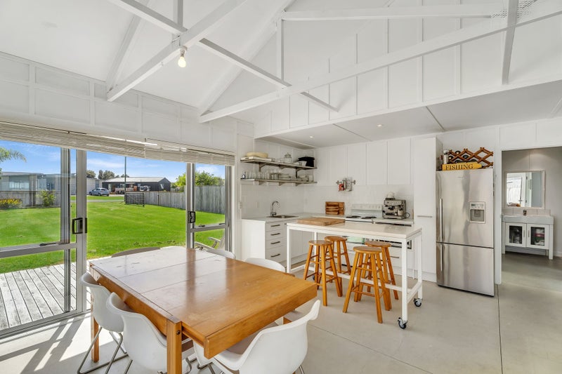 Immaculate Beachside Retreat with Spacious Section64547380008577113