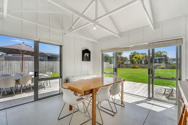 Immaculate Beachside Retreat with Spacious Section64547380008577111