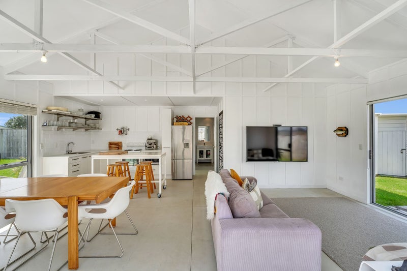 Immaculate Beachside Retreat with Spacious Section64547380008577110