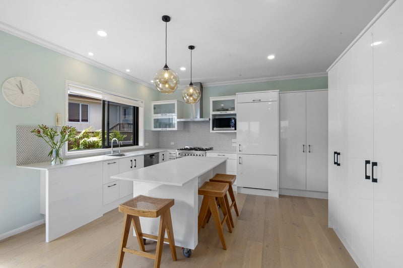 SOLID, SUNNY AND SECURE64547477255297112