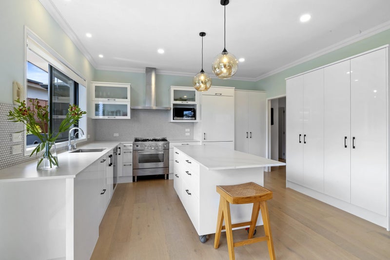 SOLID, SUNNY AND SECURE64547477255297114