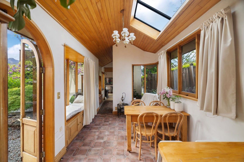 Frankton lake-view renovation or development site64548370884354113