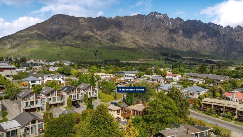 Frankton lake-view renovation or development site64548370884354114